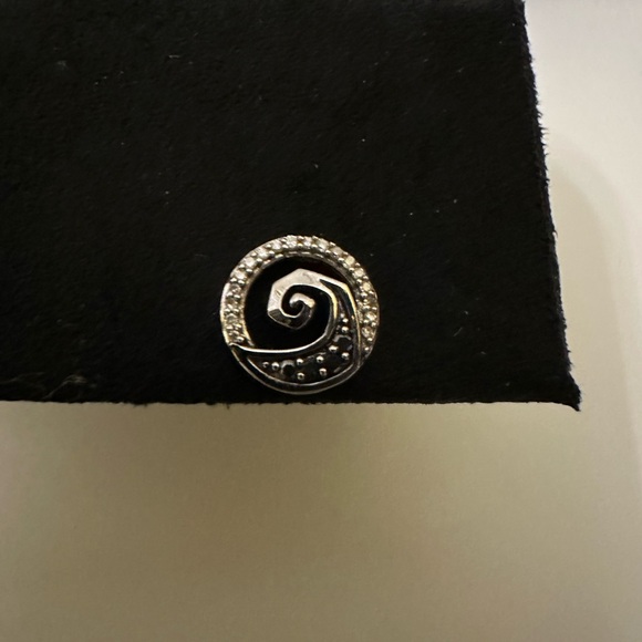 Disney Treasures The Nightmare Before Christmas Diamond Earrings - Picture 5 of 7